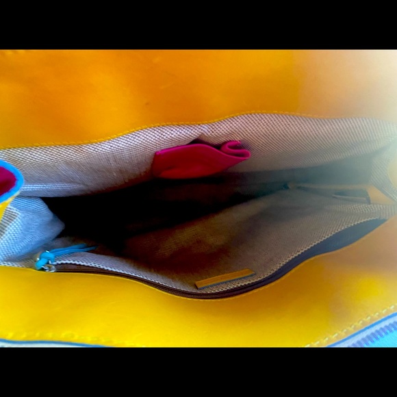 Authentic Dooney & Bourke purse. - Picture 4 of 9